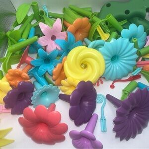 Colorful Assorted Plastic Flower Toy Pieces
